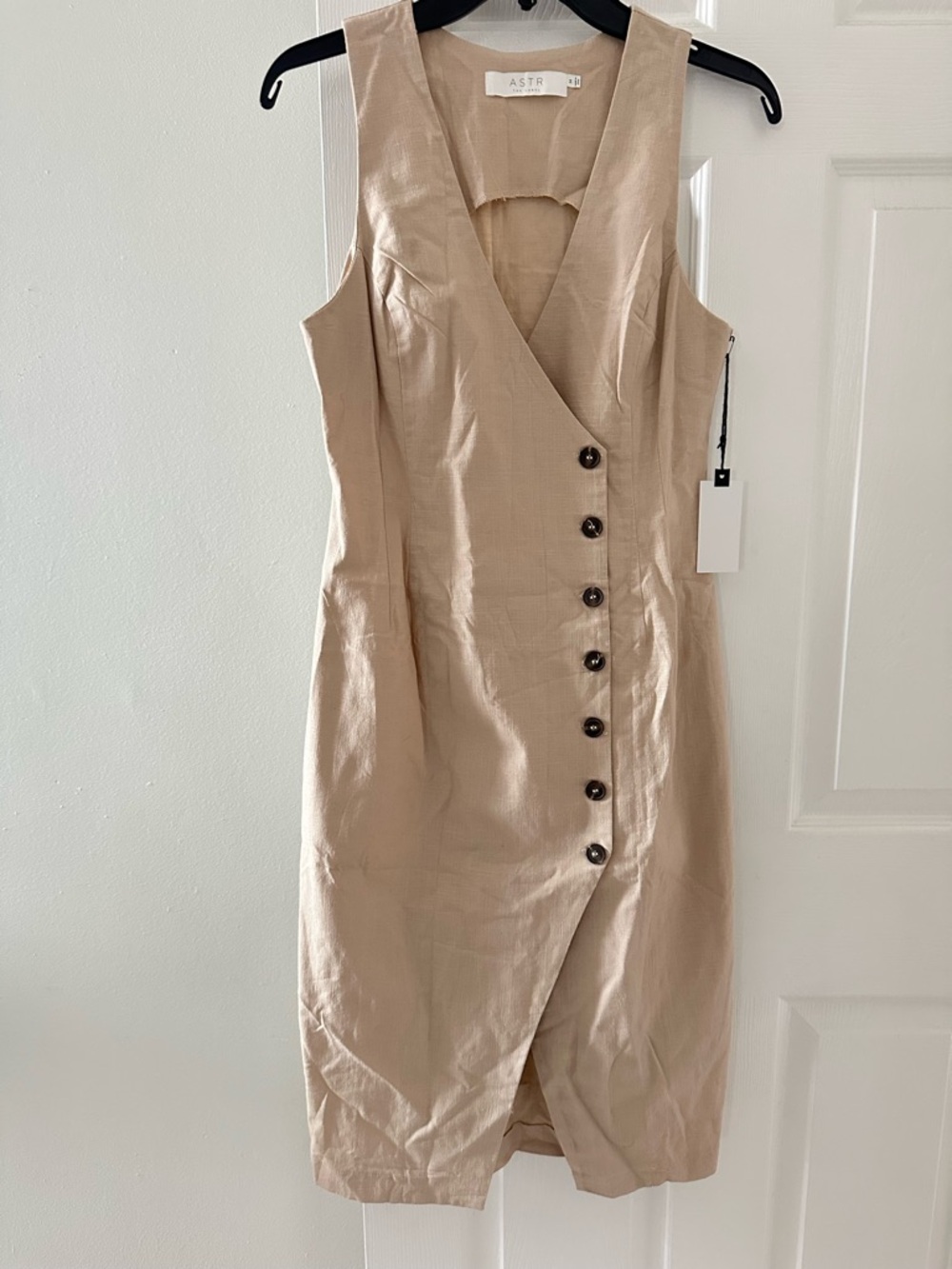 Astr Sleeveless Beige Button-Front Midi Dress